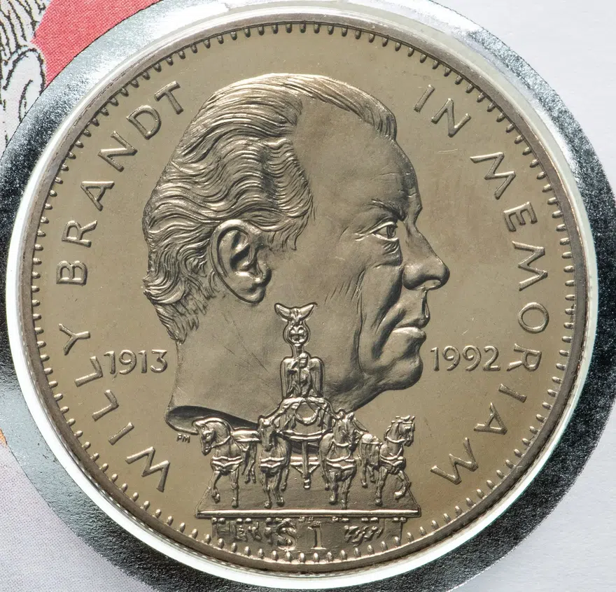 Либерия 1 доллар (dollar) 1993  Вилли Брандт, в конверте с маркой