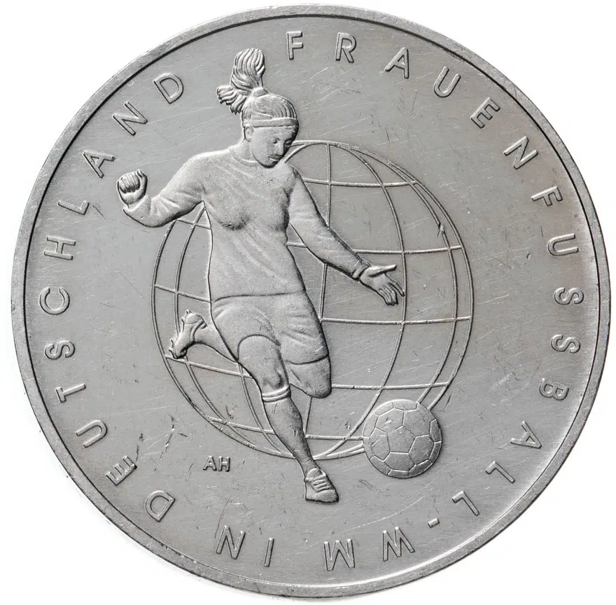Германия 10 евро (euro) 2011 G 6-й чемпионат мира по футболу среди женщин медно-никелевый сплав, знак монетного двора: "G" - Карлсруэ