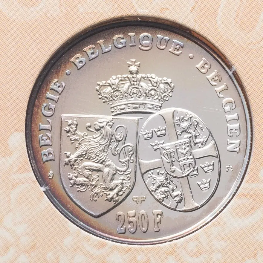 Бельгия 250 франков (francs) 1995  60 лет со дня смерти Королевы Астрид, в буклете