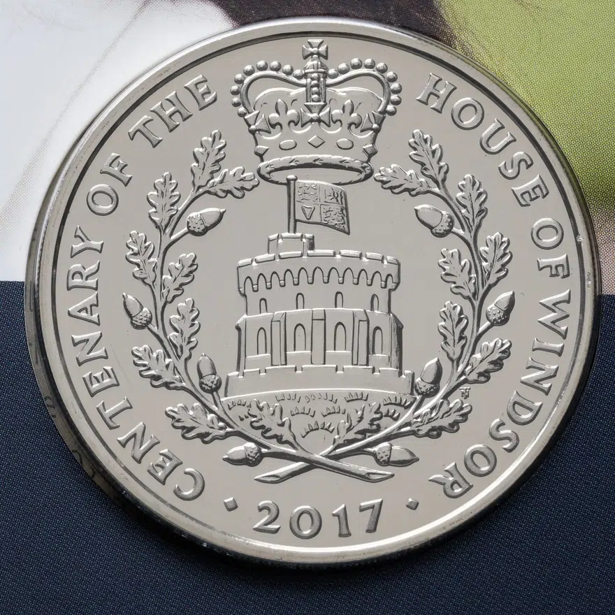 Великобритания 5 фунтов (pounds) 2017 Столетие дому Виндзоров, в сувенирном буклете, аверс