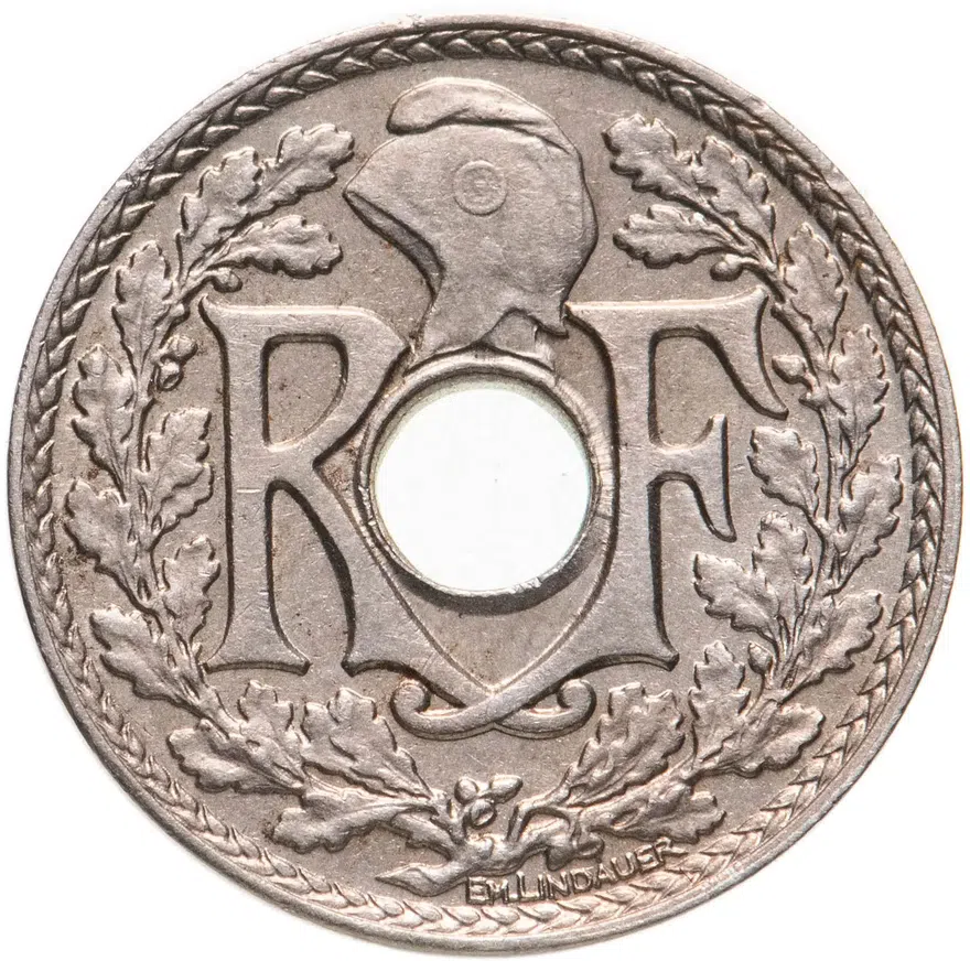 Франция 5 сантимов (centimes) 1930  Новый тип: Отверстие в центре, реверс