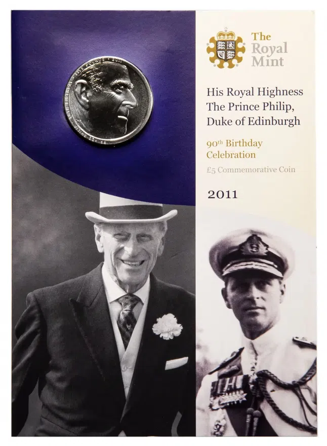 Великобритания 5 фунтов (pounds) 2011 "90 лет со дня рождения Его Королевского Высочества принца Филиппа" в буклете, аверс