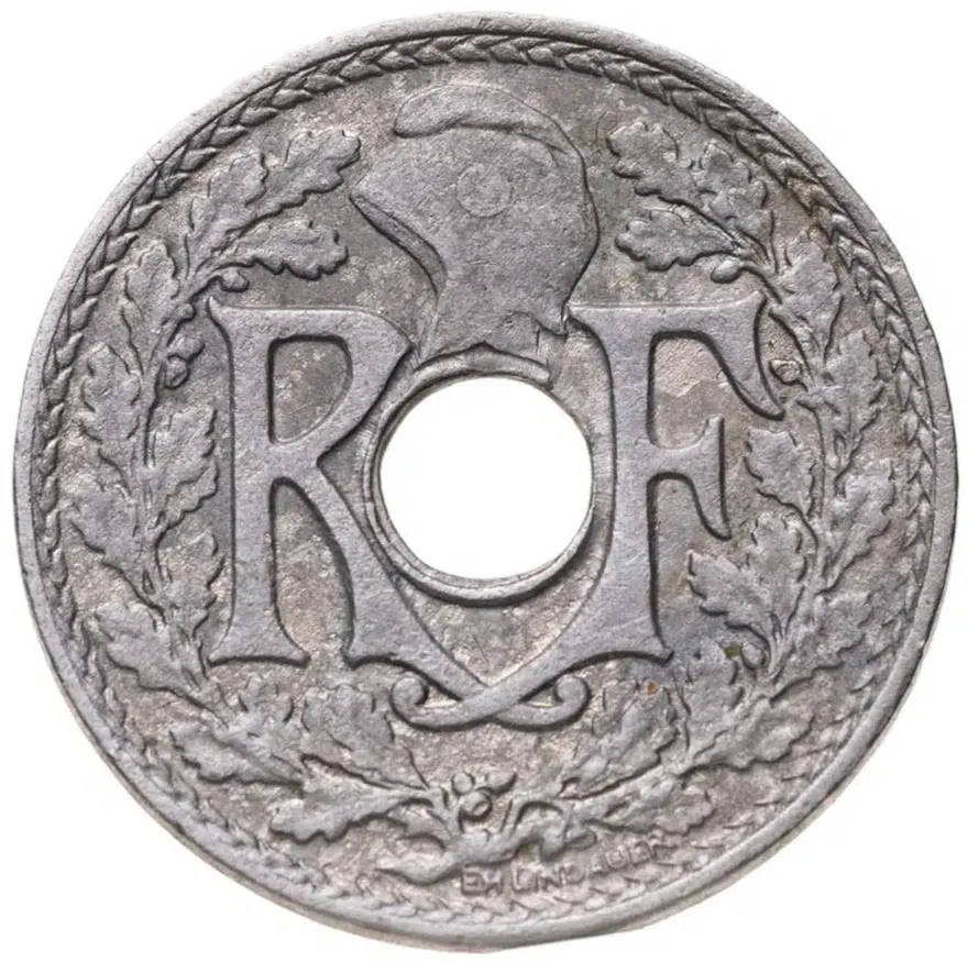 Франция 5 сантимов (centimes) 1932  Новый тип: Отверстие в центре, аверс