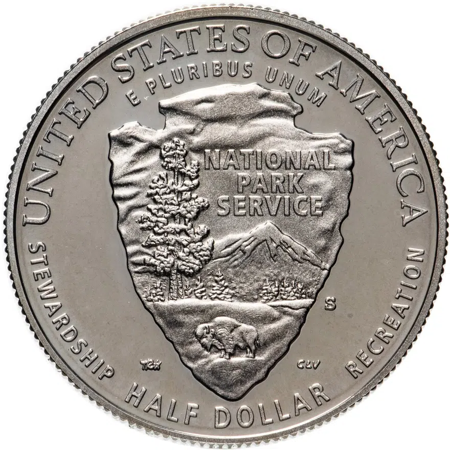 США 50 центов (1/2 доллара, half dollar) 2016 S 100 лет Службе национальных парков США знак монетного двора: "S" - Сан-Франциско, реверс